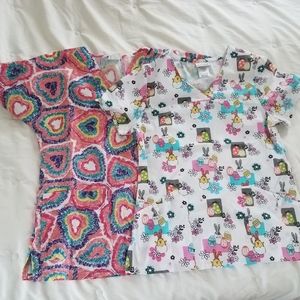 2 PRINTED SCRUB TOPS